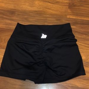 MUSCLE NATION SCRUNCH BUM SHORTS